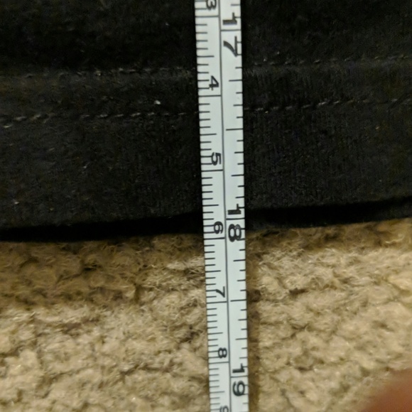 Black Graphic Tee Size 5/6 - Picture 2 of 2